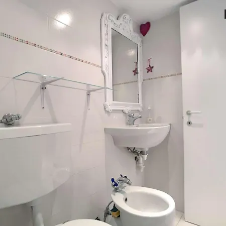 Modern White Near M1 Pasteur
