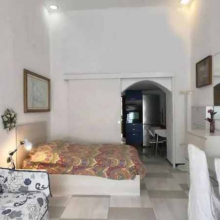 Modern White Near M1 Pasteur Guest house Milan