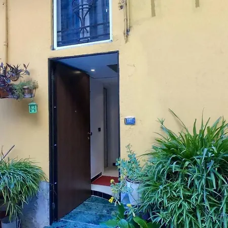 Guest house Modern White Near M1 Pasteur
