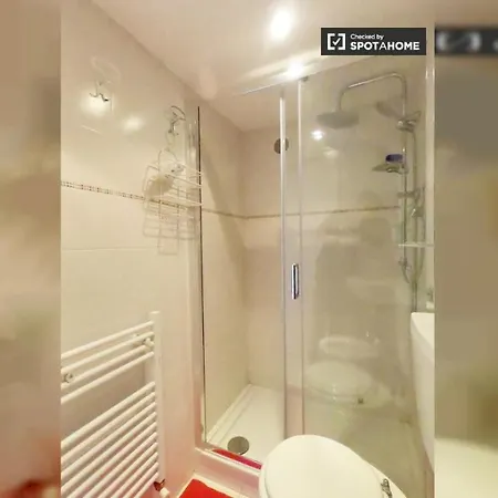 Guest house Modern White Near M1 Pasteur *
