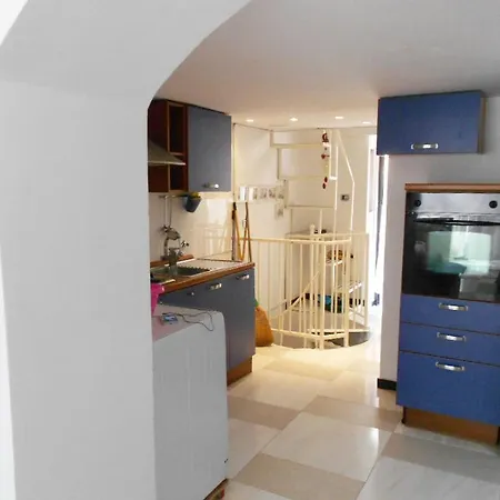 Guest house Modern White Near M1 Pasteur *
