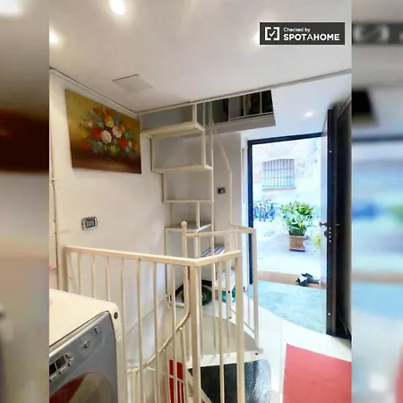 Modern White Near M1 Pasteur Guest house *